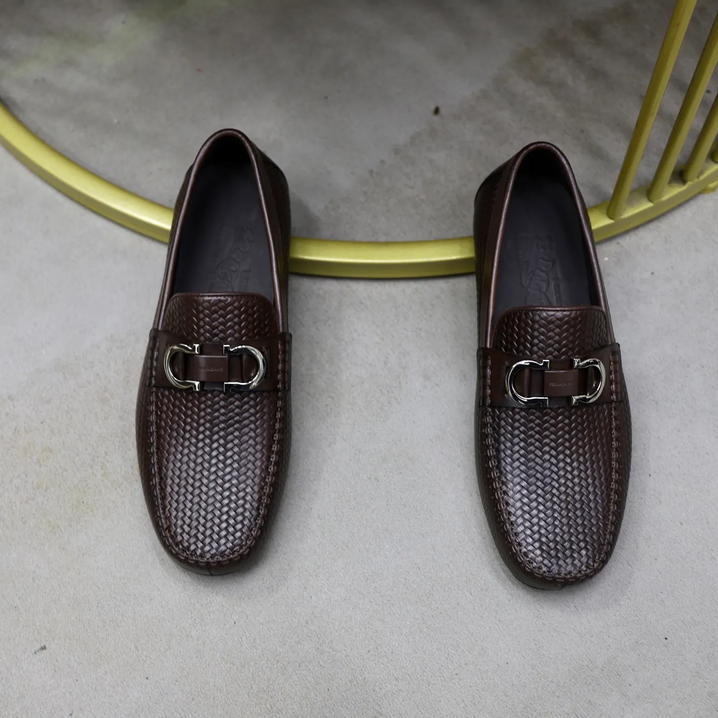 Ex-factory price: 480💰🙅‍♂️🙅‍♂️🙅‍♂️Niuli Brand: Ferragamo Standard code: Men's code 38/44 (45 customized) Grade: Same as the official website Material: Original imported cowhide leather lining Original wear-resistant lightweight outsole Style category: Men's casual slip-on shoes Bean shoes Distinguished luxury brand elements top luxury Color: actual picture color